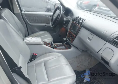 2000 Mercedes-Benz Ml 320 z USA, uszkodzony, nr VIN 4JGAB54E4YA158862